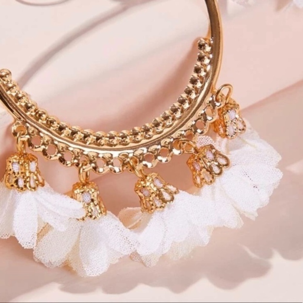 3/$30 💛 Ruffle Drop Earrings - Picture 4 of 4